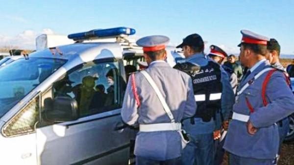 لا يصدق …اعتقال مفتش شرطة ممتاز يحمل حشيش وعملات مغربية وأجنبية وعيارات نارية داخل سيارته