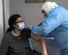 المحمدية …( فيديو ) لحظة تلقيح الدكتورة زوبيدة توفيق رئيسة جماعة المحمدية