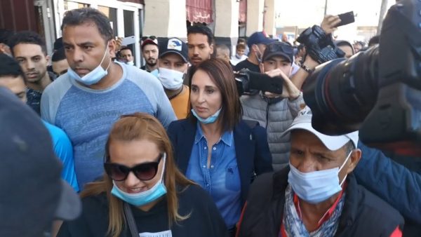 في وقفة صاخبة.. نبيلة منيب تتقدم المشاركين في وقفة ضد جواز التلقيح بالدار البيضاء
