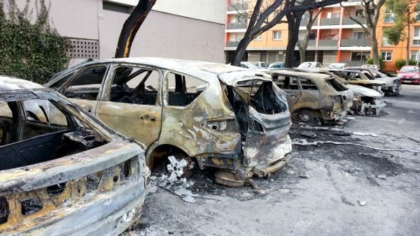 فرنسا.. إحراق أكثر من 850 سيارة ليلة رأس السنة واعتقال أكثر من 400 شخص