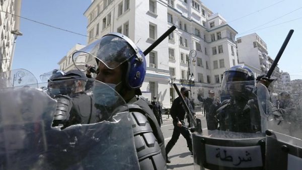 منظمة العفو الدولية: السلطات الجزائرية مستمرة في قمع الأحزاب السياسية