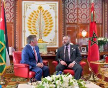 جلالة الملك يجري مكالمة هاتفية مع عاهل المملكة الأردنية الهاشمية.