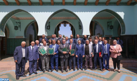 اتفاق بين الحكومة والنقابات و” الباطرونا ” يسفر عن عدة مكاسب ، زيادات هامة في الأجور ومكاسب للأطفال  ومعاش الشيخوخة
