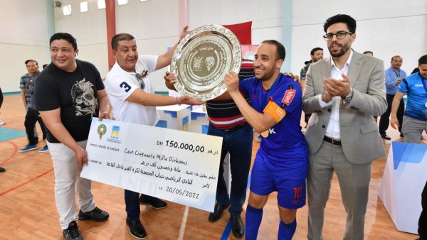 تتويج فريق شباب المحمدية بدرع بطولة كرة القدم داخل القاعة