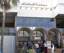 في سابقة من نوعها ..محامي يقرر رفع لافتات احتجاجية بمكتبه وسيارته عبر ربوع المملكة  لهذه الأسباب