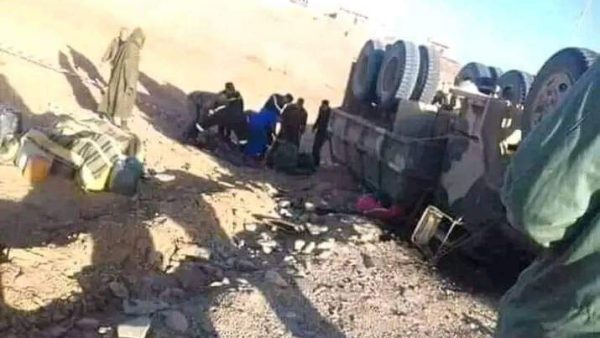 السمارة …فاجعة ، مصرع 7 جنود وإصابة 13 بجروح في حاذث انقلاب شاحنة عسكرية