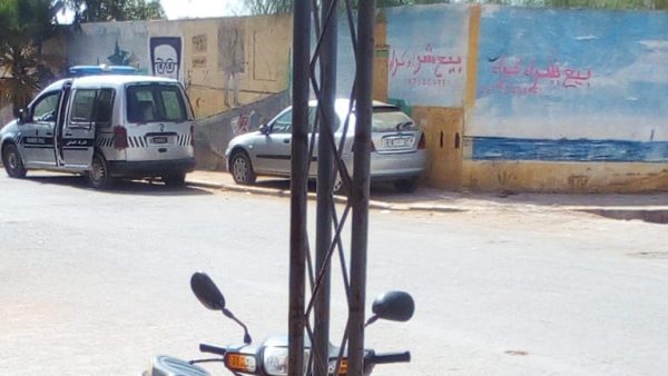 المحمدية …..ملثمون  بالسيوف والعصي يقتحمون محل  لبيع المجوهرات  ويتمكنون من السطو على جزئ منها