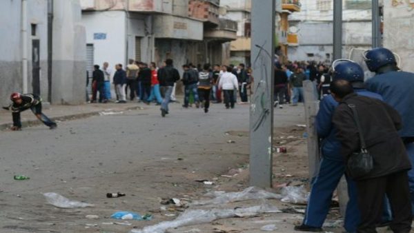 وجدة….توقيف 12 شخصا في قضية أعمال شغب بأحد الأحياء السكنية