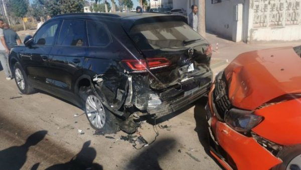 آكادير ….سيارة مجنونة تخرب أزيد من 10 سيارات ( صور )