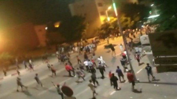 الدارالبيضاء …شغب رياضي  ينتهي بإصابة مجموعة من رجال الشرطة وتخريب سياراتهم واعتقال 23 شخصا