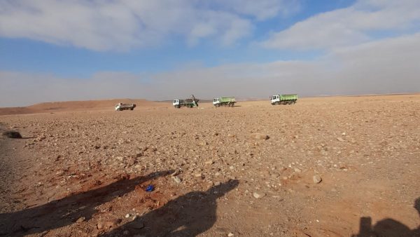 طانطان…مواطنون ينفدون وقفة احتجاجية  بسبب مطرح النفايات