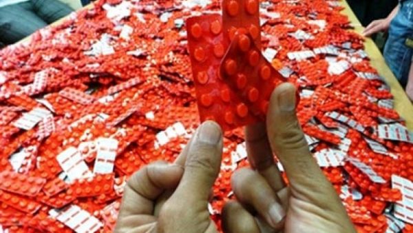 تطوان …. اعتقال سيدتان من البيضاء حاولتا تهريب 6000 قرص طبي مخدر