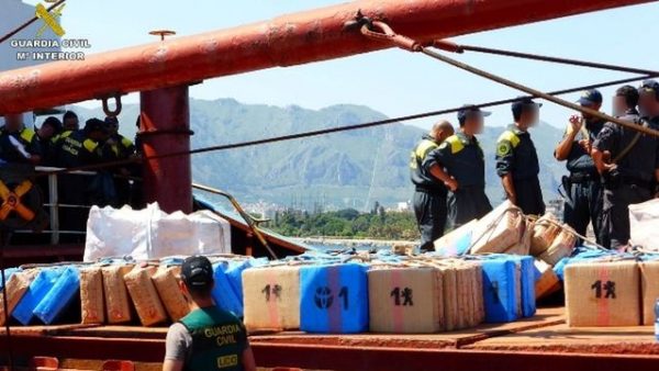 ( بالفيديو ) ، إسبانيا تفكك شبكة لتهريب المخدرات يتزعمها مغربيان