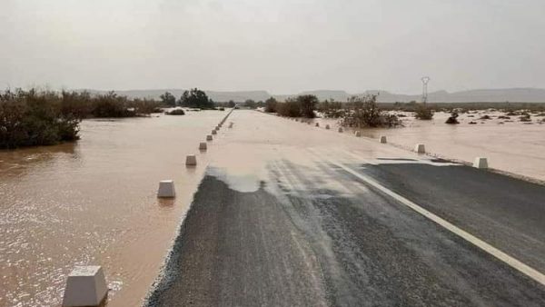 ارتفاع منسوب مياه وادي درعة يتسبب في إغلاق طريق .
