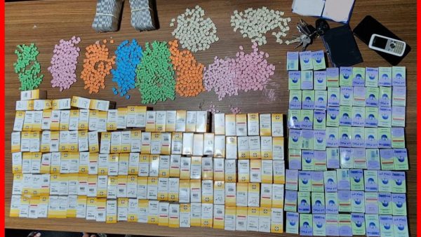 القنيطرة ….سيارة حاملة للأقراص المهلوسة تنتهي رحلتها بالطريق السيار واعتقال السائق