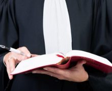 محاكمة  المحامي المزور الذي لهف الملايين ورفض جميع المحامين الدفاع عنه