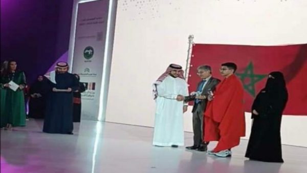 تلميذ مغربي يتوج بالرتبة الأولى في مبادرة “الموهوبون العرب
