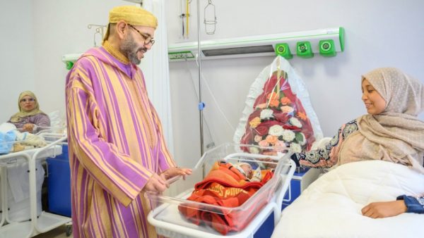 جلالة الملك يشرف على تدشين مركز طبي للقرب بدار بوعزة