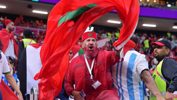 فيفا يحتفي بالنشيد الوطني المغربي