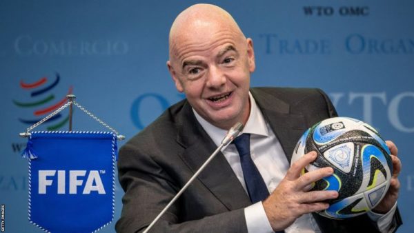 كأس العالم للسيدات: رئيس الفيفا يهدد بعدم بث المباريات ب 5 دول أوروبية