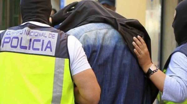 إسبانيا …. اعتقال شاب مغربي وجه طــ.ـعــ.ـنات لشقيقه