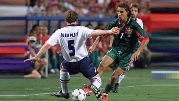 الفيفا يستحضر الظهور التاريخي لأسود الأطلس في مونديال 1998 ( فيديو )