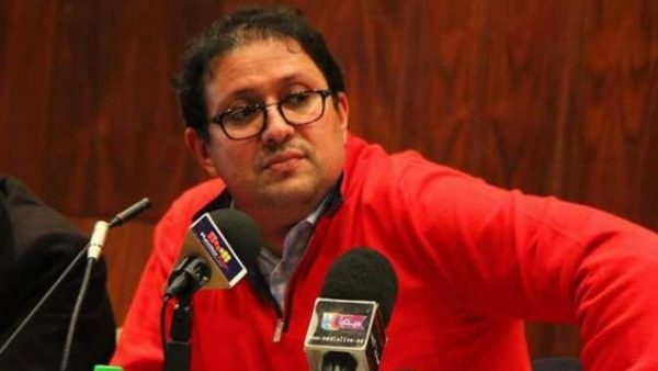 أيت منا  يوجه اتهامات خطيرة لأحد  المترشحين لرئاسة فريق الرجاء الرياضي