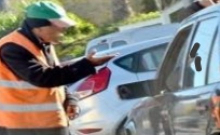 مكناس / فاس…..توقيف 16 شخصا  حولوا موقف عشوائي  لإبتزاز وتهديد  السائقين