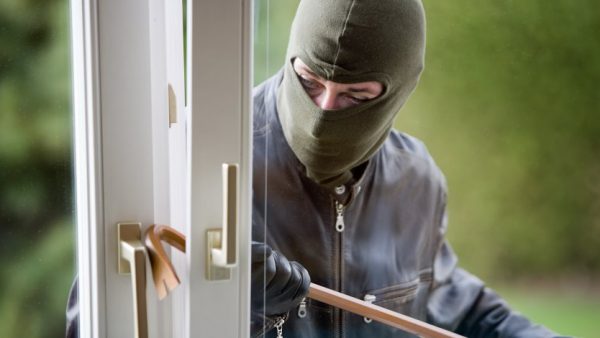 الناظور : تفكيك شبكة إجرامية يشتبه في تورطها في اقتراف عمليات السرقة والسطو المسلح والاعتداء باستعمال أسلحة بيضاء 