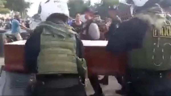 امرأة تستفيق داخل نعش خلال جنازتها في الإكوادو بعد يومين من وفاتها