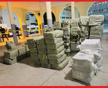 الدارالبيضاء….حجز مليون ونصف من المفرقعات والشهب النارية داخل سيارتين نفعيتين( صور )