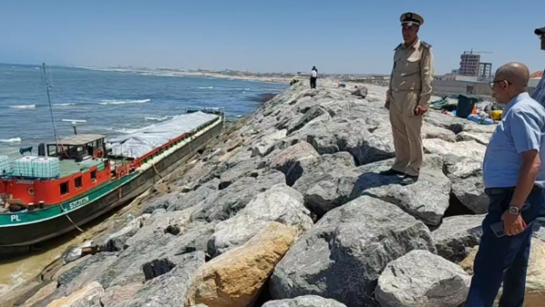 الدارالبيضاء….الشروع في تدبير سبل إعادة السفينة الجانحة إلى  البحر