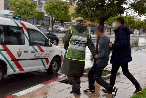الحسيمة/ فاس …..توقيف شخصين تسببا في فقدان شخص لعينيه باستعمال ” الأسيد ” .