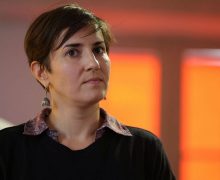 بعد توقيفها.. الصحفية أريان لافريو تكشف تفاصيل احتجازها وتعذيبها من طرف المخابرات الفرنسية