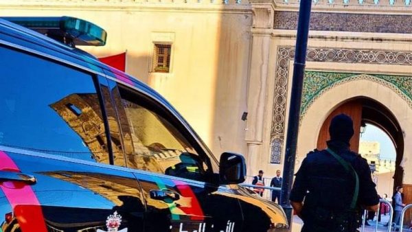 فاس…  مختل يهاجم سائحين إيطاليين بسكين
