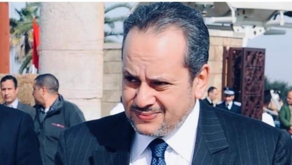 الرئيس الروماني يوشح ياسين المنصوري بوسام “نجمة رومانيا” من درجة ضابط كبير