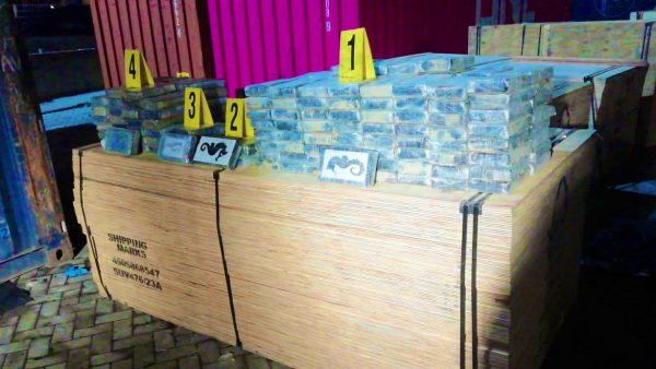 ضبط حاوية  بميناء طنجة محملة ب215 كيلوغرام  من مخدر الكوكايين،قادمة من البرازيل في اتجاه هولاندا ( صور )