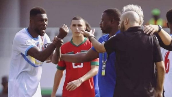 “الكاف ” توقف مدرب المنتخب المغربي لأربع مباريات منها مبارتين مع وقف التنفيذ