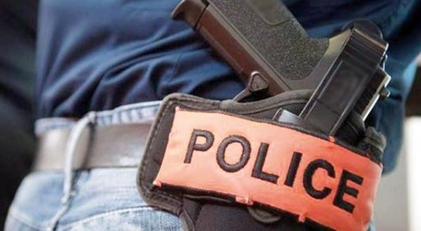 فاس…كان يخضع للبحث، شرطي يطلق على نفسه رصاصة من مسدسه