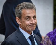 القضاء الفرنسي يحكم على ساركوزي بالسجن