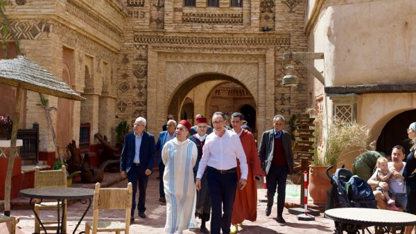 آكادير…. المصمم نور الدين أمير  يعرض تصاميم مبتكرة للمنتجات الحرفية