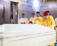 أمير المؤمنين صاحب الجلالة الملك محمد السادس يترحم على روح جلالة المغفور له الملك محمد الخامس