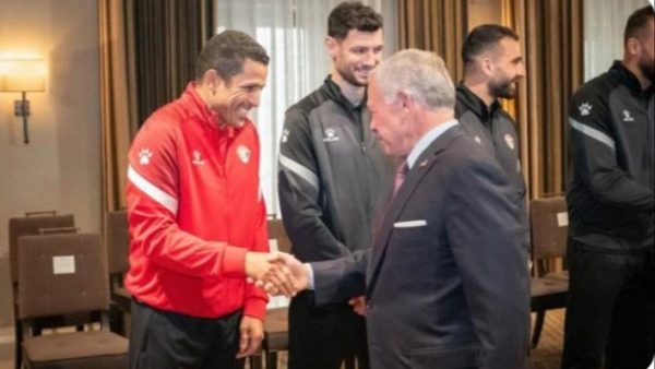 حسين عموتة يحظى بتوشيح ملكي من العاهل الأردني.