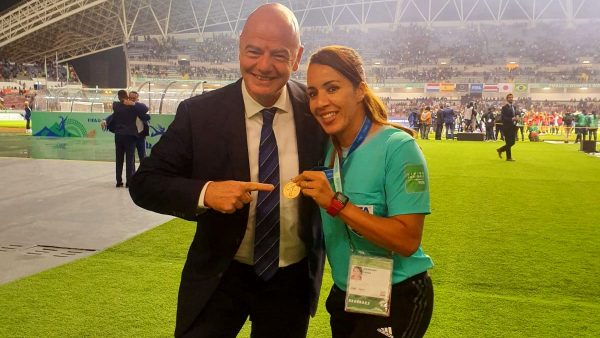 FIFA يُعيِّن حكام البطولتين الأولمبيتين لكرة القدم باريس 2024 من بينهم حكمة مغربية