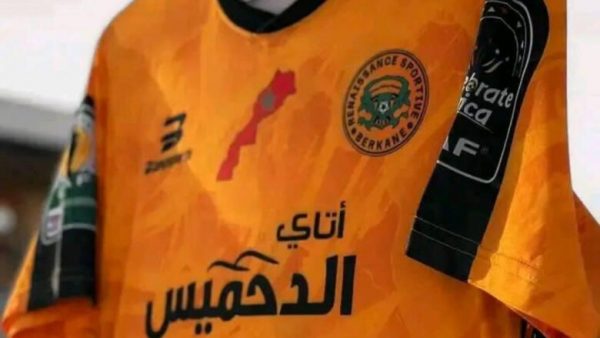 الفريق الجزائري يصدم العالم بمطالبه الغريبة بحدف خريطة المغرب من قمصان فريق نهضة بركان .