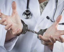 أيت ملول ….اعتقال  “طبيبة ” في الأسنان بدون علم وزارة الصحة