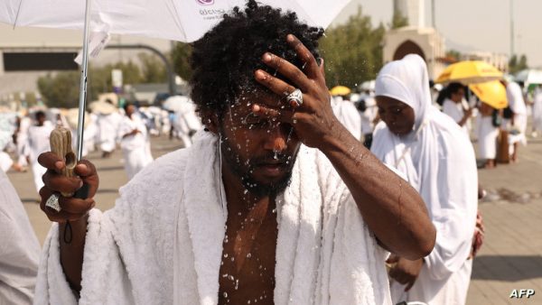 موسم الحج …وفاة 900 حاج أغلبهم مصريون من بينهم 5 مغاربة،  و1400 مفقود من مختلف الجنسيات