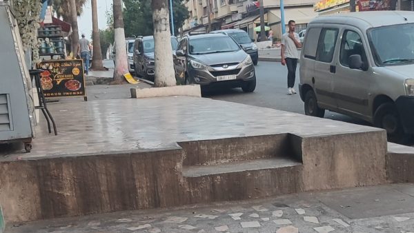 المحمدية …التطاول على الملك العمومي  على حساب التسبب في مآسي للمعاقين والشيوخ والعجزة وضعاف البصر
