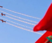 القوات المسلحة الملكية تنظم عروضا جوية وقفزات استعراضية بالمظلات بمناسبة عيد العرش