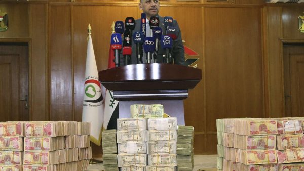 سرقة القرن بالعراق …المتهم الرئيسي يطالب بمحاكمة غلنية